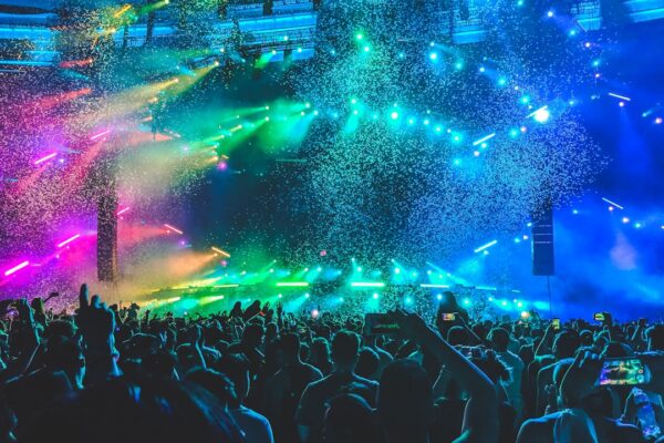 Fordelene Ved at Leje en DJ til Din Næste Fest