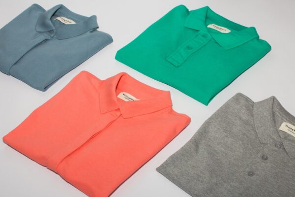 Poloshirts til Mænd: En Klassisk Tilføjelse til Garderoben