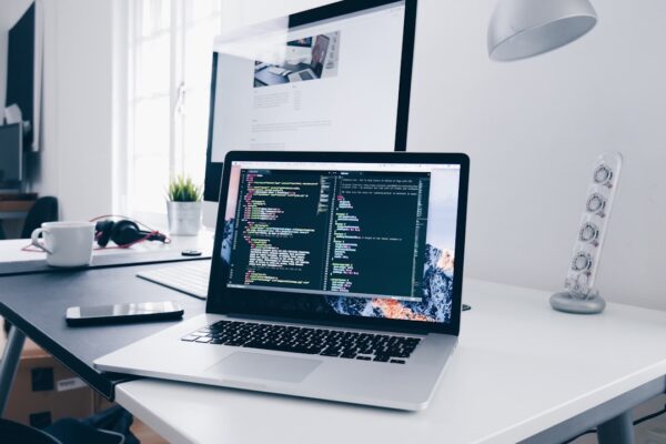 Software Udvikling i Det Moderne Teknologilandskab